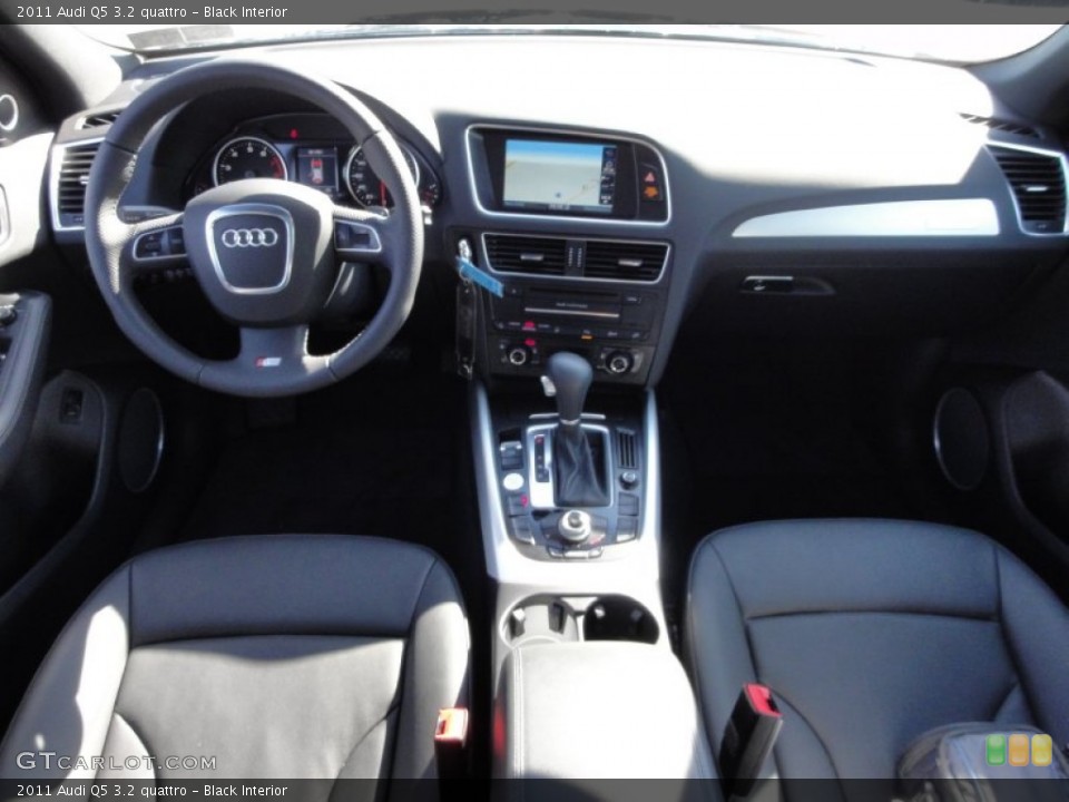 Black Interior Dashboard for the 2011 Audi Q5 3.2 quattro #54246752