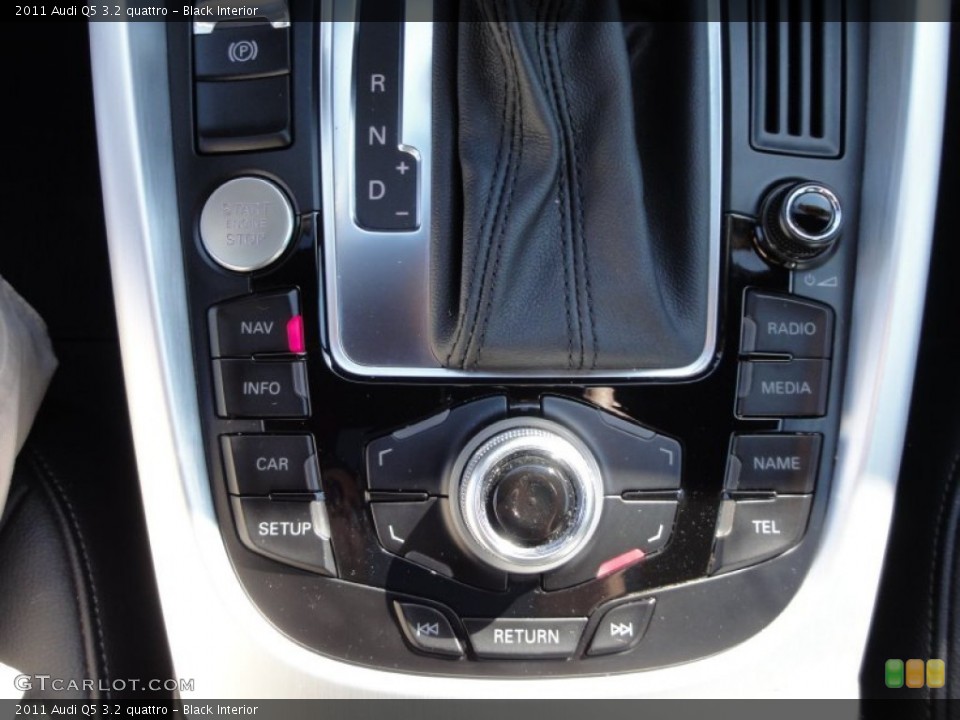 Black Interior Controls for the 2011 Audi Q5 3.2 quattro #54246875
