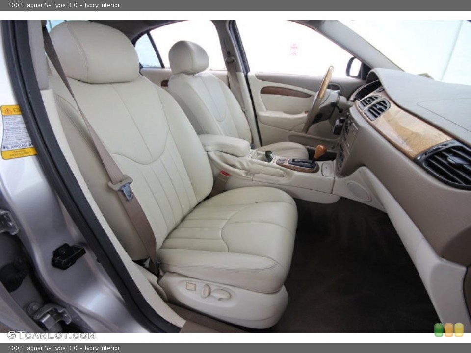Ivory Interior Photo for the 2002 Jaguar S-Type 3.0 #54262103