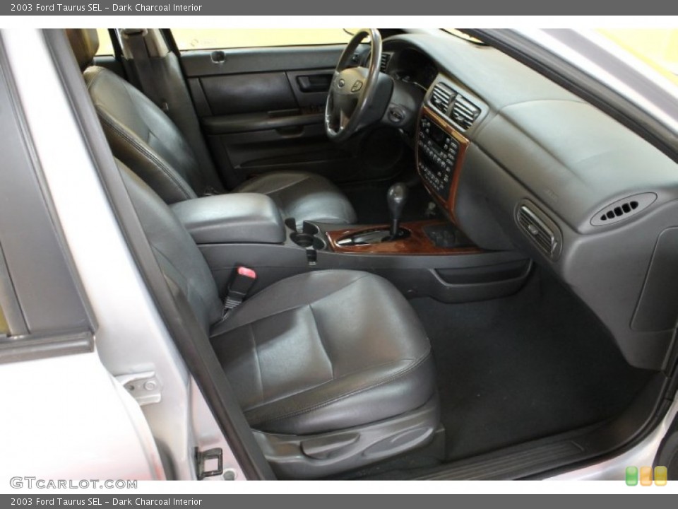 Dark Charcoal Interior Photo for the 2003 Ford Taurus SEL #54275132