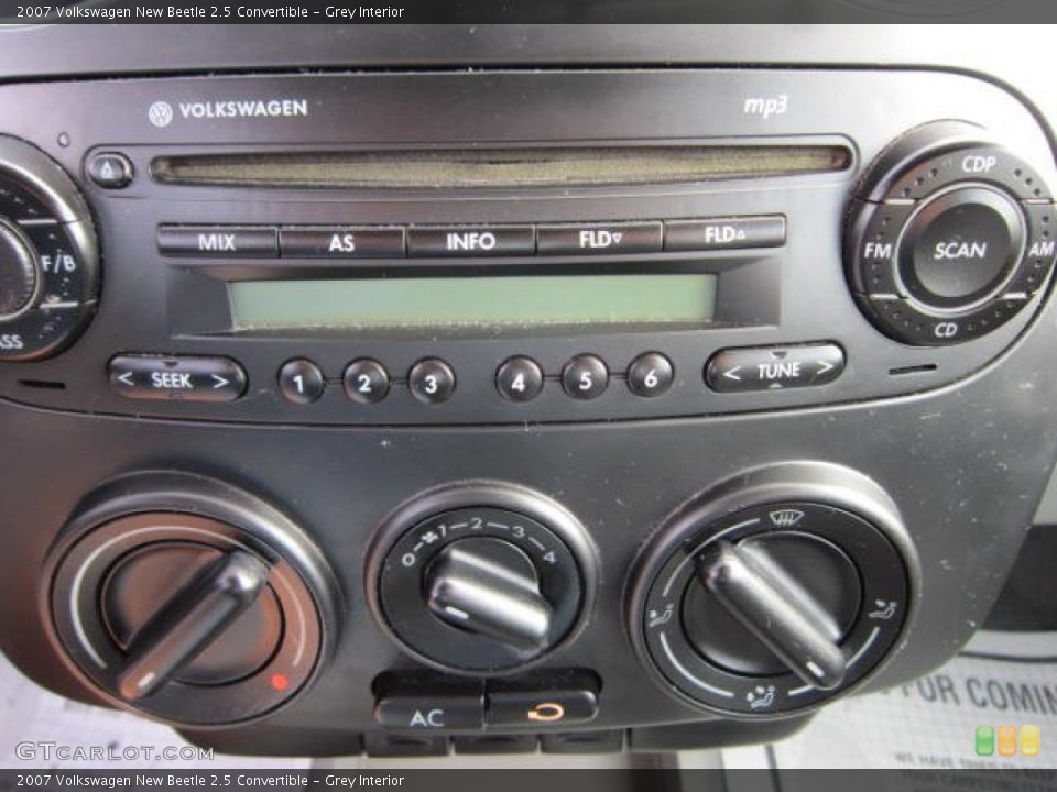 Grey Interior Controls for the 2007 Volkswagen New Beetle 2.5 Convertible #54280862