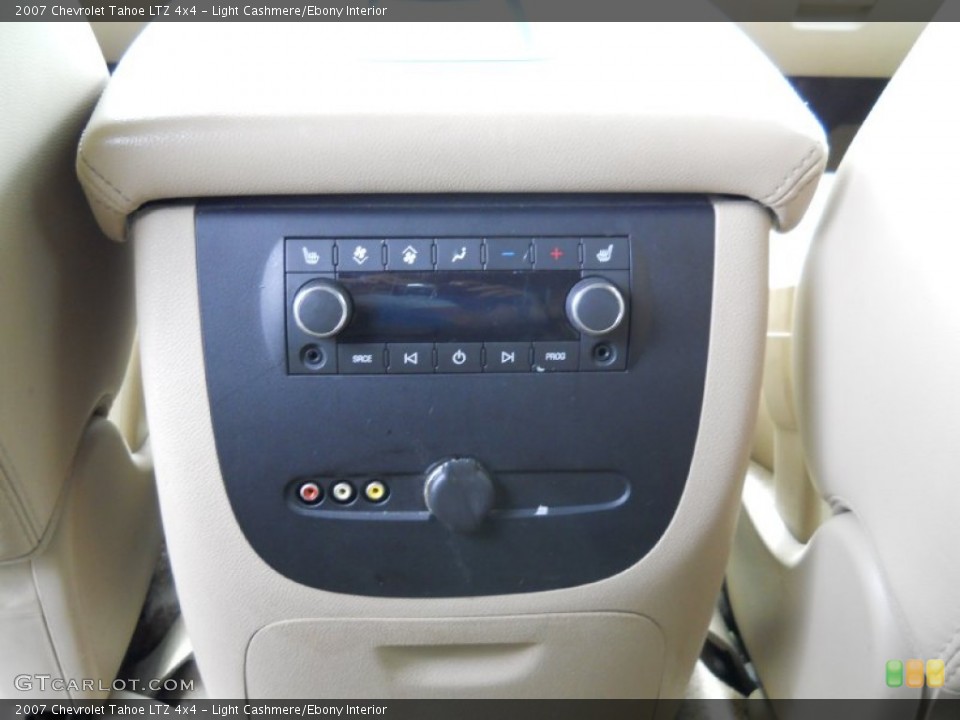 Light Cashmere/Ebony Interior Controls for the 2007 Chevrolet Tahoe LTZ 4x4 #54288647