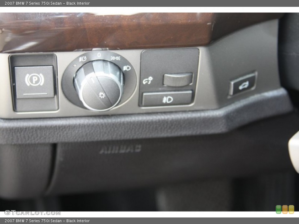 Black Interior Controls for the 2007 BMW 7 Series 750i Sedan #54293075