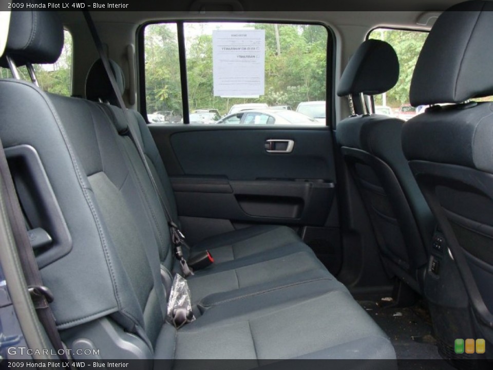 Blue Interior Photo for the 2009 Honda Pilot LX 4WD #54313191