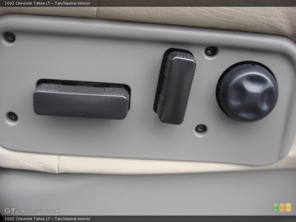 Tan/Neutral Interior Controls for the 2002 Chevrolet Tahoe LT #54317361