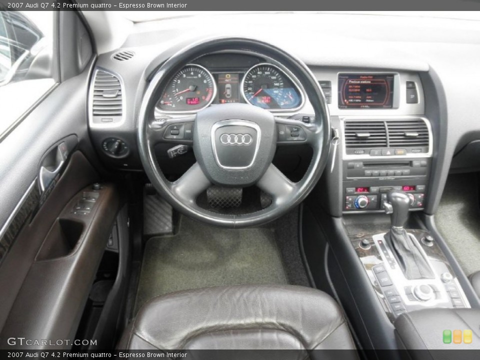 Espresso Brown Interior Dashboard for the 2007 Audi Q7 4.2 Premium quattro #54320355