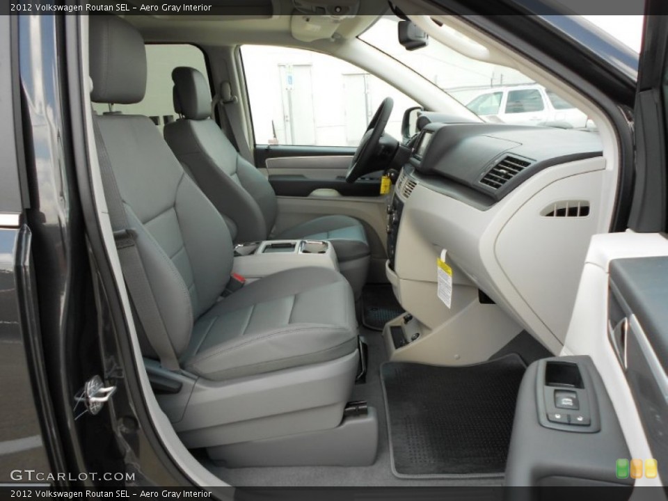 Aero Gray Interior Photo for the 2012 Volkswagen Routan SEL #54324972