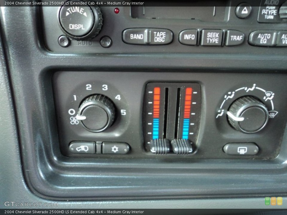 Medium Gray Interior Controls for the 2004 Chevrolet Silverado 2500HD LS Extended Cab 4x4 #54344371
