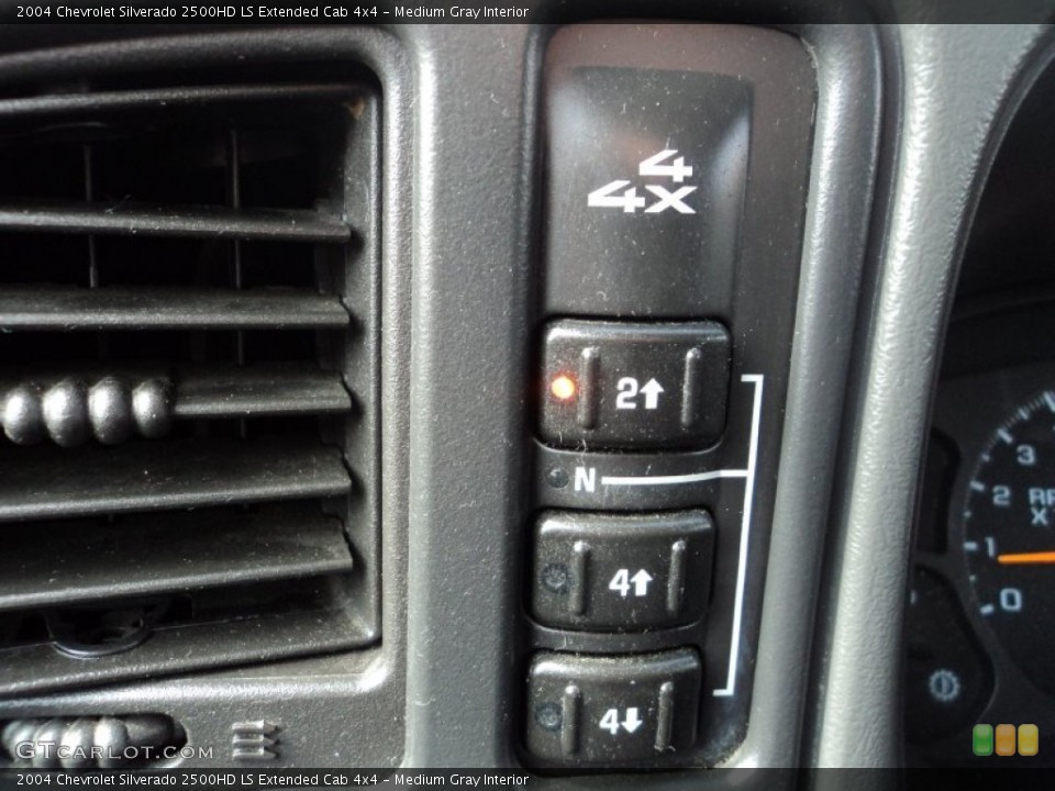Medium Gray Interior Controls for the 2004 Chevrolet Silverado 2500HD LS Extended Cab 4x4 #54344389