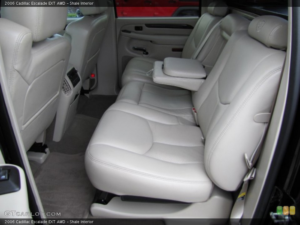 Shale Interior Photo for the 2006 Cadillac Escalade EXT AWD #54360400