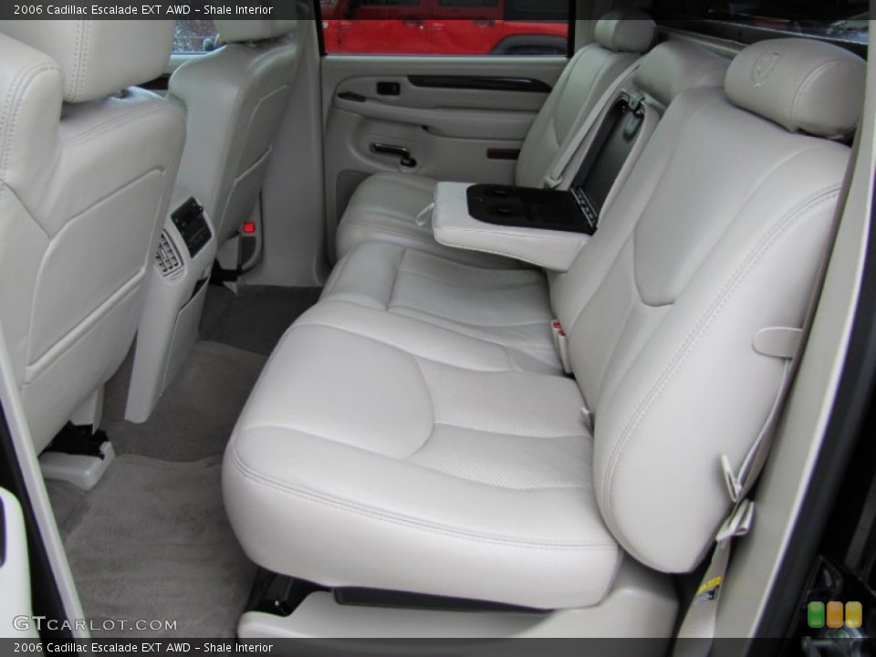 Shale Interior Photo for the 2006 Cadillac Escalade EXT AWD #54360406