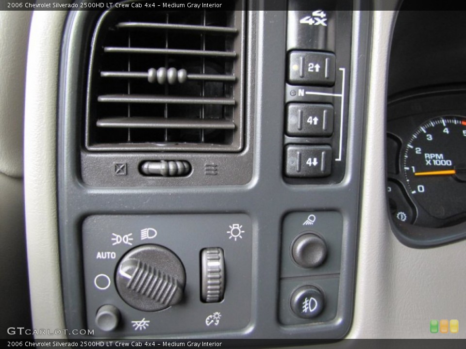 Medium Gray Interior Controls for the 2006 Chevrolet Silverado 2500HD LT Crew Cab 4x4 #54362290