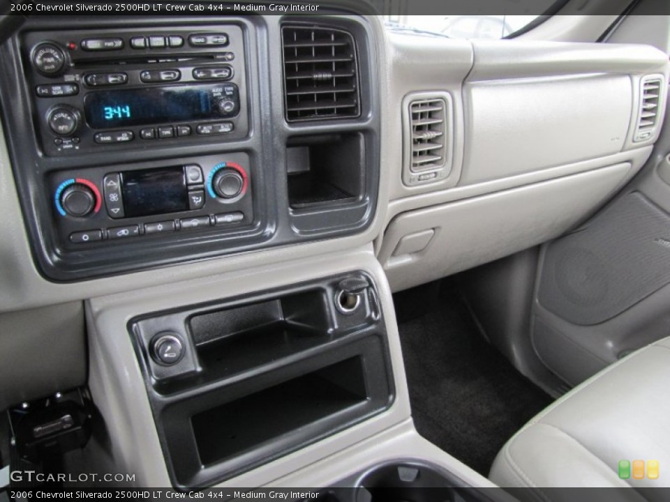 Medium Gray Interior Controls for the 2006 Chevrolet Silverado 2500HD LT Crew Cab 4x4 #54362313