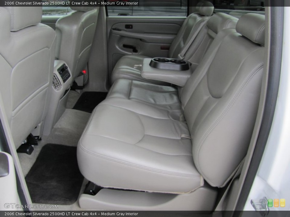 Medium Gray Interior Photo for the 2006 Chevrolet Silverado 2500HD LT Crew Cab 4x4 #54362347