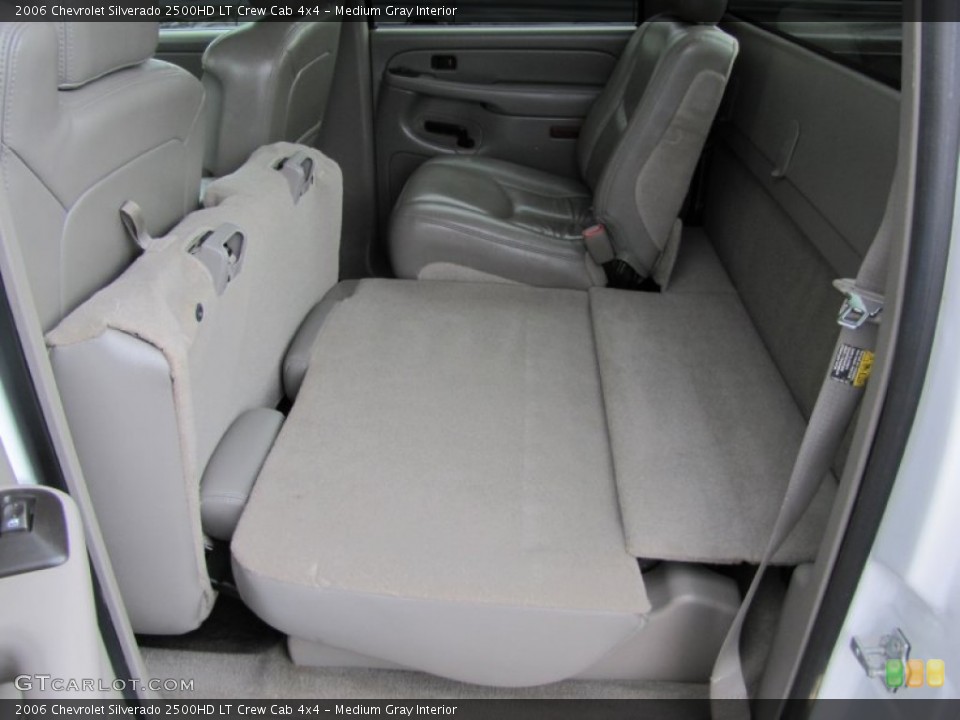 Medium Gray Interior Photo for the 2006 Chevrolet Silverado 2500HD LT Crew Cab 4x4 #54362353