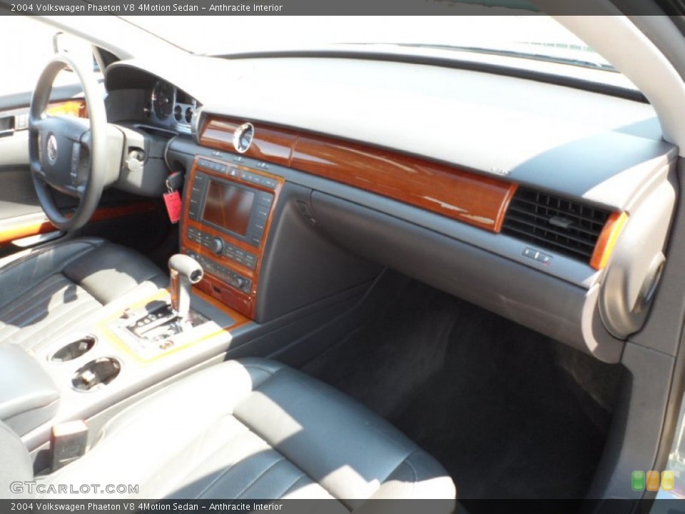 Anthracite Interior Dashboard for the 2004 Volkswagen Phaeton V8 4Motion Sedan #54371574