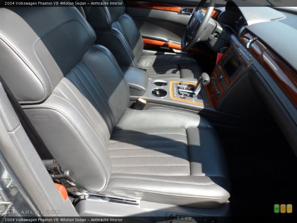 Anthracite Interior Photo for the 2004 Volkswagen Phaeton V8 4Motion Sedan #54371581