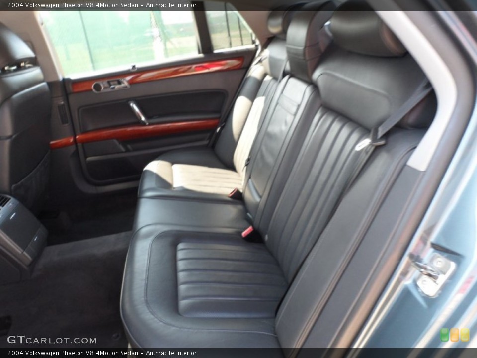 Anthracite Interior Photo for the 2004 Volkswagen Phaeton V8 4Motion Sedan #54371602