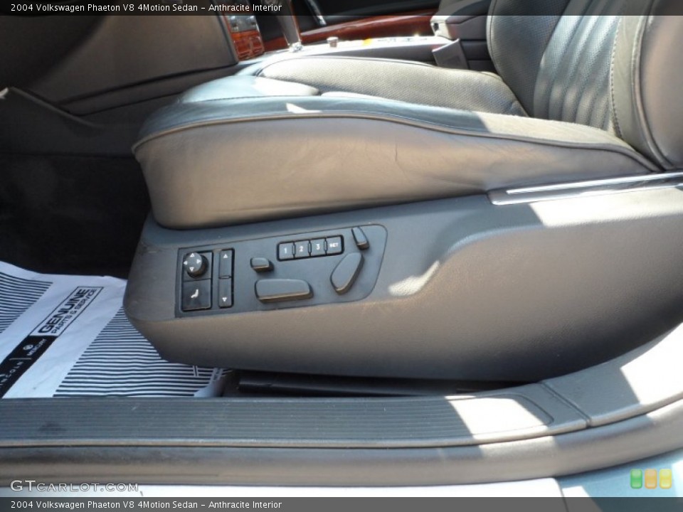 Anthracite Interior Controls for the 2004 Volkswagen Phaeton V8 4Motion Sedan #54371626