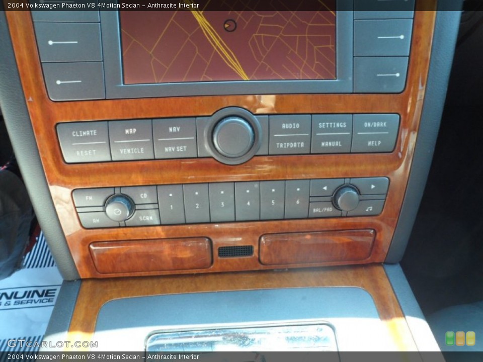 Anthracite Interior Controls for the 2004 Volkswagen Phaeton V8 4Motion Sedan #54371665