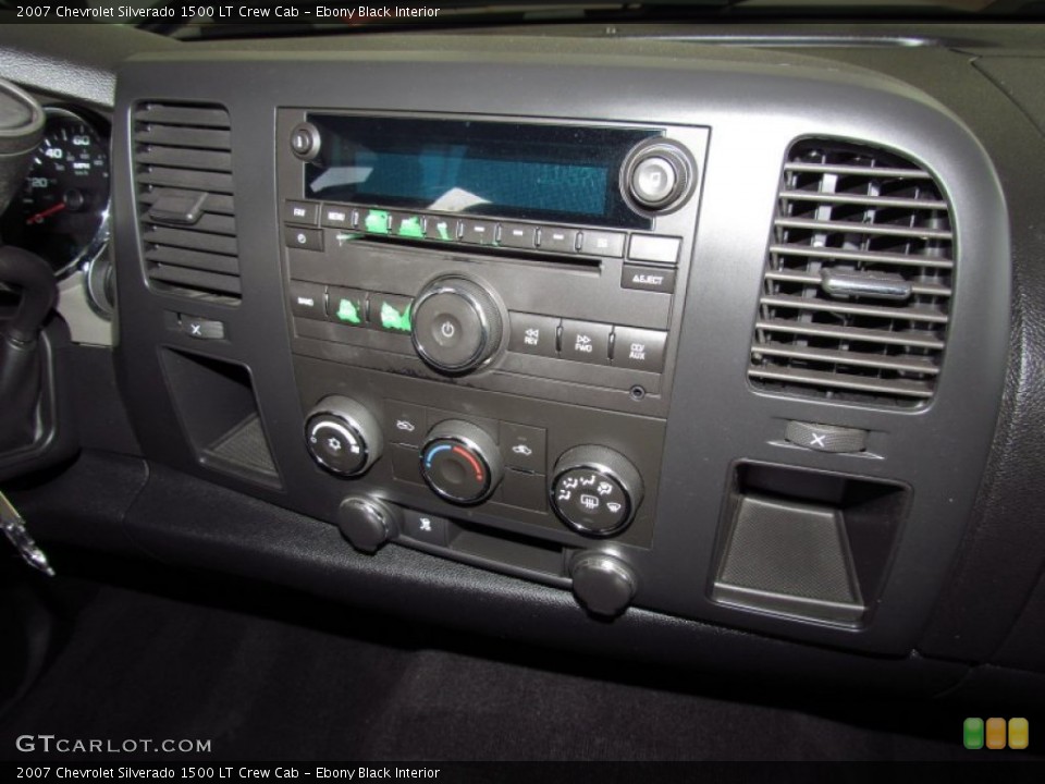 Ebony Black Interior Controls for the 2007 Chevrolet Silverado 1500 LT Crew Cab #54373759