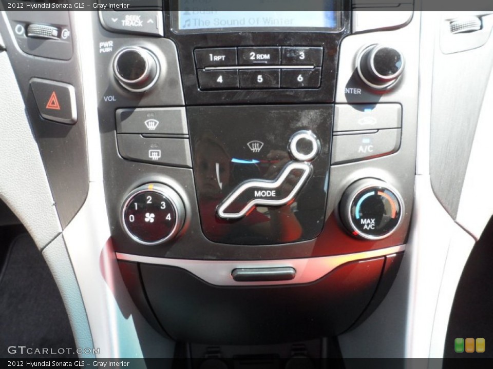Gray Interior Controls for the 2012 Hyundai Sonata GLS #54373828