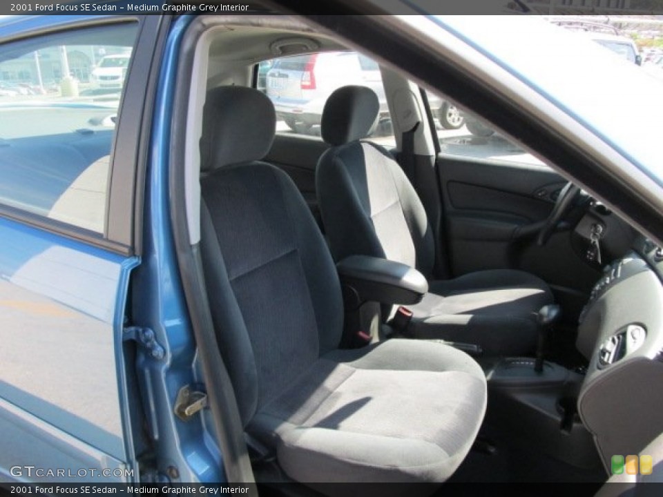 Medium Graphite Grey Interior Photo for the 2001 Ford Focus SE Sedan #54379848