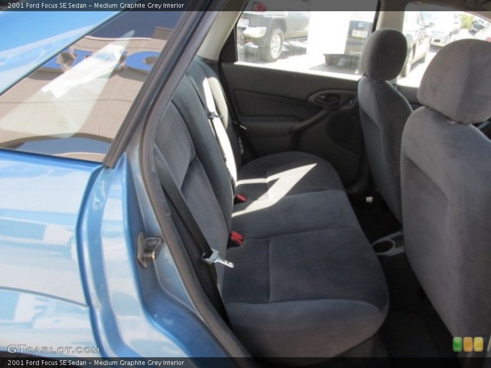Medium Graphite Grey Interior Photo for the 2001 Ford Focus SE Sedan #54379857