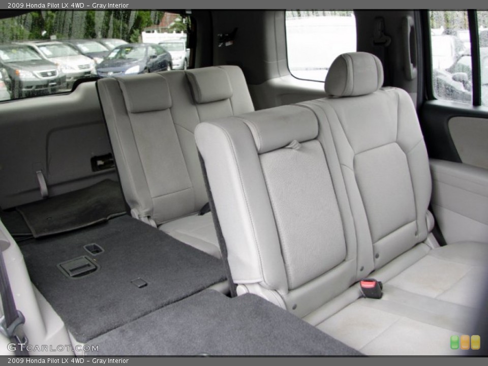 Gray Interior Photo for the 2009 Honda Pilot LX 4WD #54385891