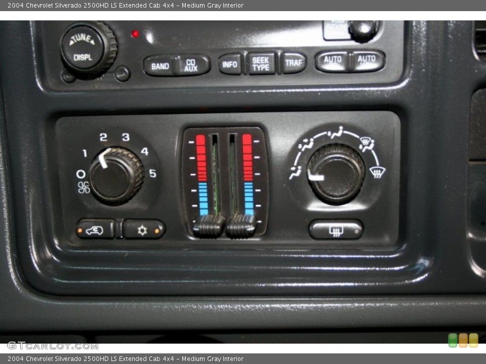 Medium Gray Interior Controls for the 2004 Chevrolet Silverado 2500HD LS Extended Cab 4x4 #54435155