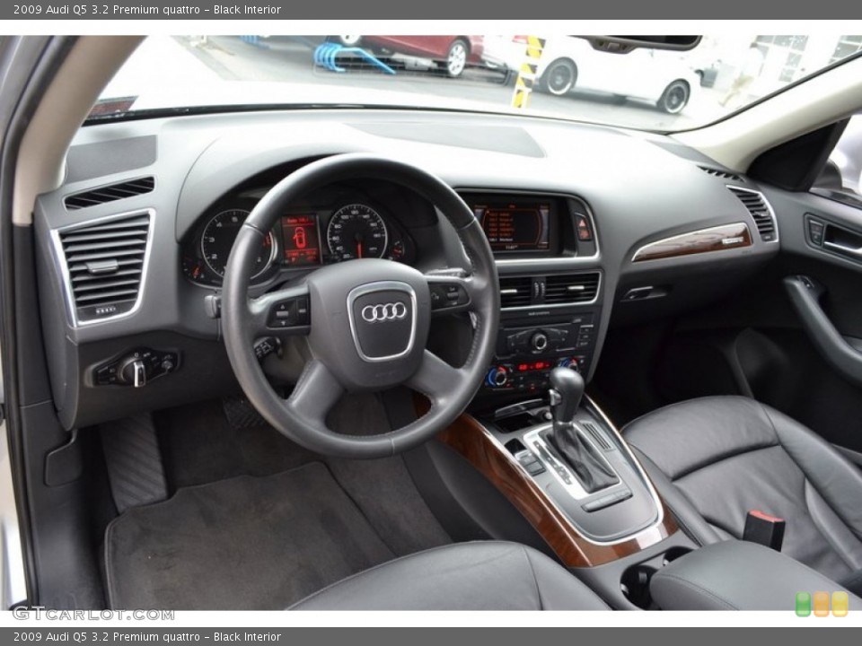 Black Interior Dashboard for the 2009 Audi Q5 3.2 Premium quattro #54436614