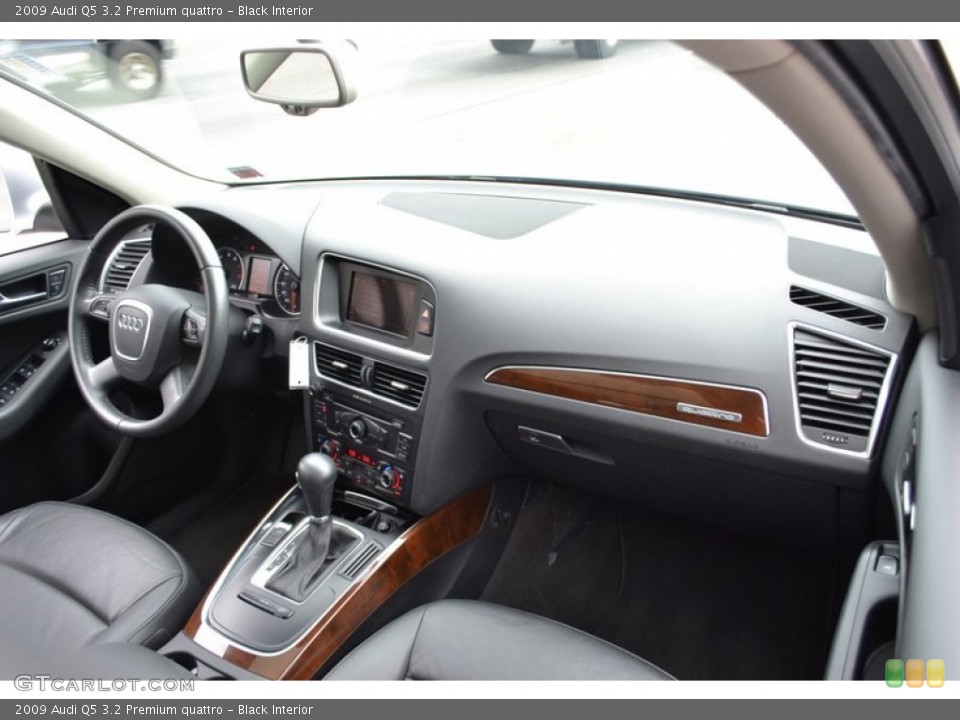 Black Interior Dashboard for the 2009 Audi Q5 3.2 Premium quattro #54436623