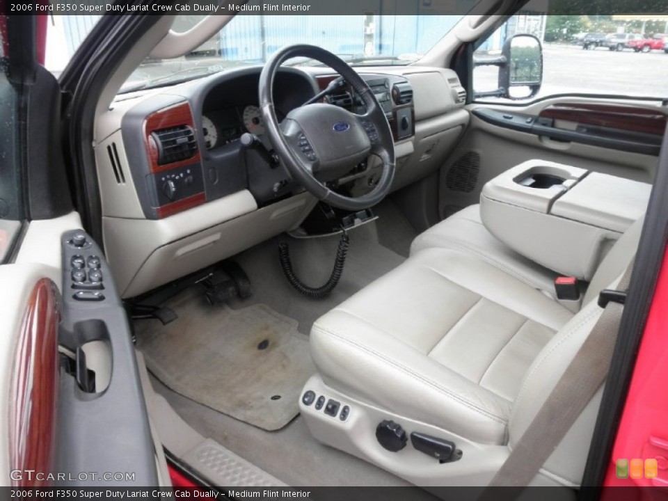 Medium Flint Interior Photo for the 2006 Ford F350 Super Duty Lariat Crew Cab Dually #54442170