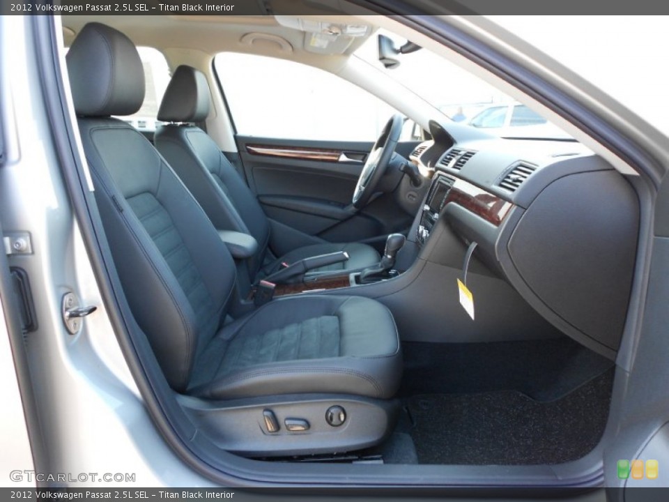 Titan Black Interior Photo for the 2012 Volkswagen Passat 2.5L SEL #54446678
