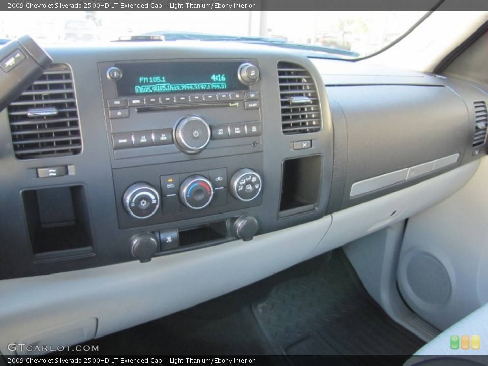 Light Titanium/Ebony Interior Controls for the 2009 Chevrolet Silverado 2500HD LT Extended Cab #54449082