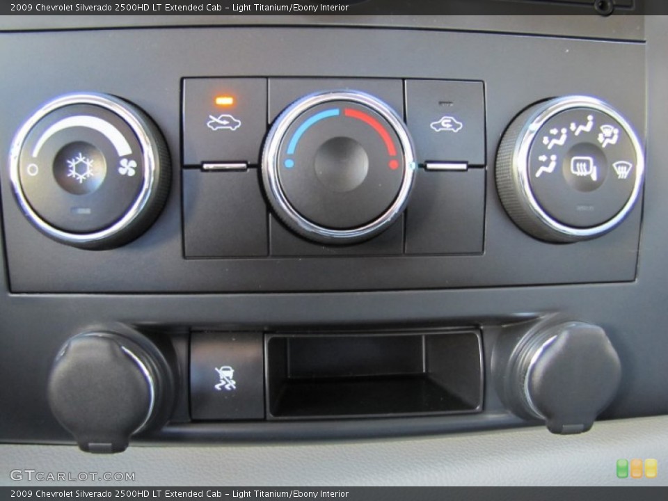 Light Titanium/Ebony Interior Controls for the 2009 Chevrolet Silverado 2500HD LT Extended Cab #54449112
