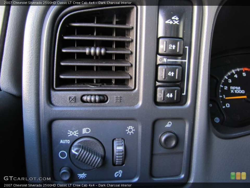Dark Charcoal Interior Controls for the 2007 Chevrolet Silverado 2500HD Classic LT Crew Cab 4x4 #54449355