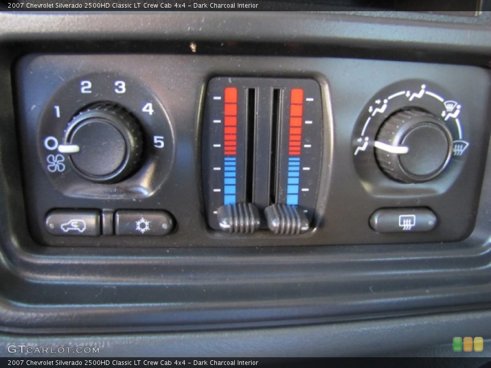 Dark Charcoal Interior Controls for the 2007 Chevrolet Silverado 2500HD Classic LT Crew Cab 4x4 #54449388