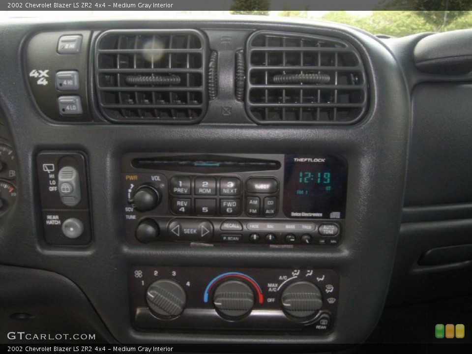 Medium Gray Interior Audio System for the 2002 Chevrolet Blazer LS ZR2 4x4 #54458244