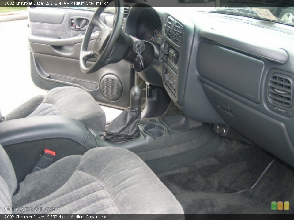 Medium Gray Interior Photo for the 2002 Chevrolet Blazer LS ZR2 4x4 #54458268