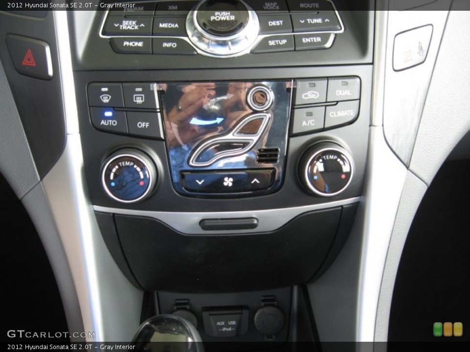 Gray Interior Controls for the 2012 Hyundai Sonata SE 2.0T #54466413