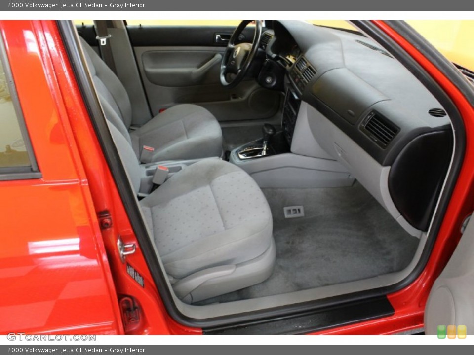 Gray Interior Photo for the 2000 Volkswagen Jetta GL Sedan #54468285