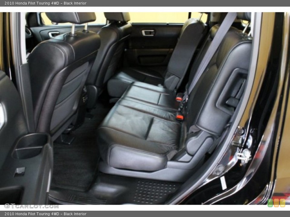 Black Interior Photo for the 2010 Honda Pilot Touring 4WD #54469573