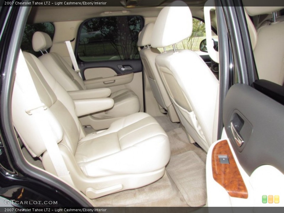 Light Cashmere/Ebony Interior Photo for the 2007 Chevrolet Tahoe LTZ #54487438