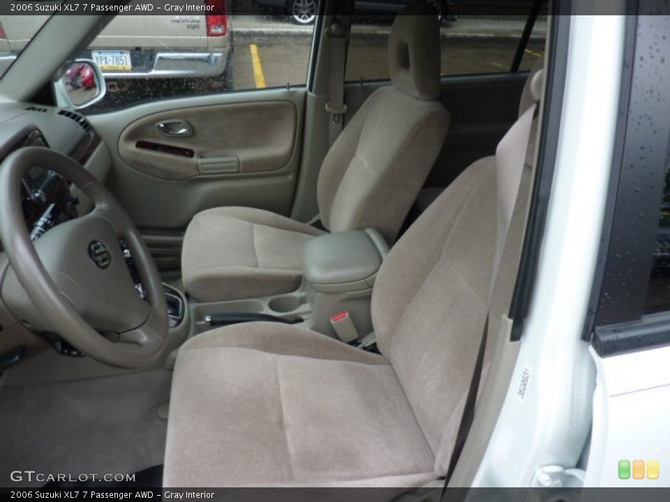 Gray Interior Photo for the 2006 Suzuki XL7 7 Passenger AWD #54503525
