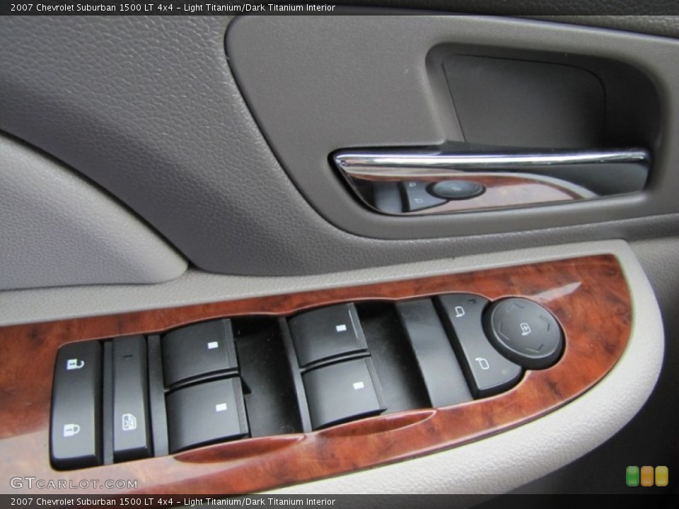 Light Titanium/Dark Titanium Interior Controls for the 2007 Chevrolet Suburban 1500 LT 4x4 #54518576
