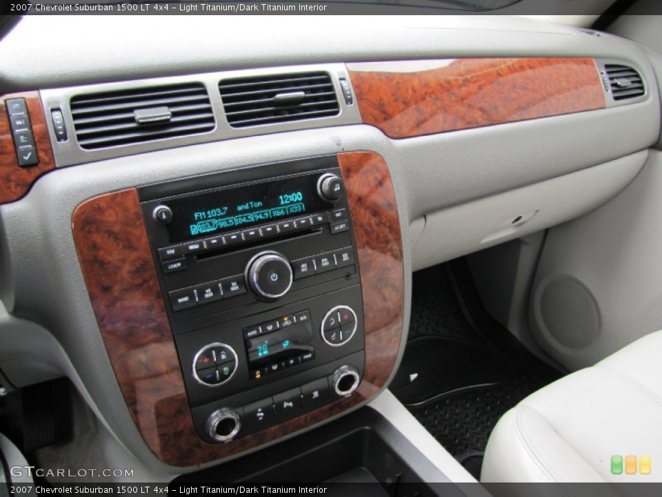Light Titanium/Dark Titanium Interior Controls for the 2007 Chevrolet Suburban 1500 LT 4x4 #54518603