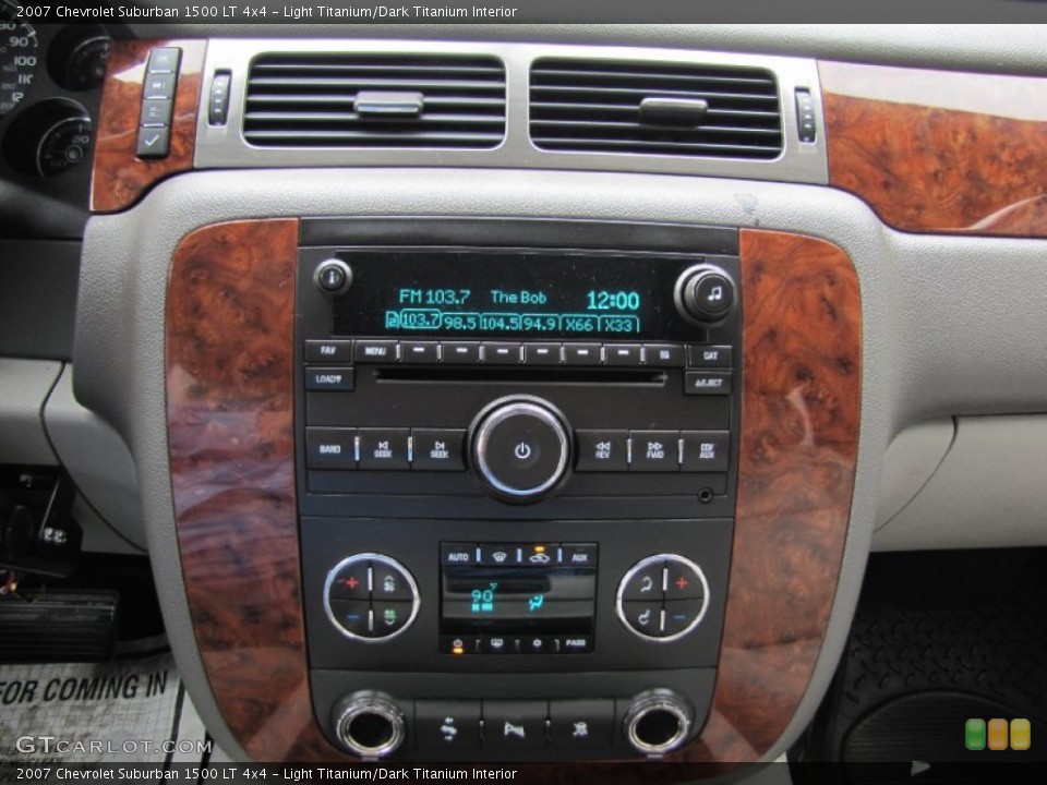 Light Titanium/Dark Titanium Interior Controls for the 2007 Chevrolet Suburban 1500 LT 4x4 #54518612