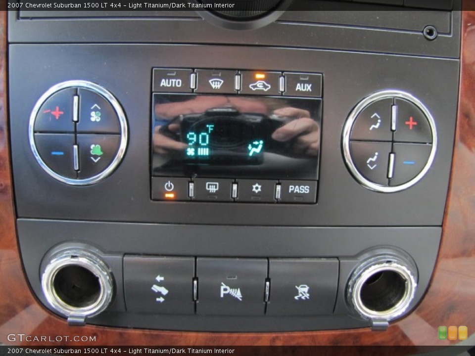 Light Titanium/Dark Titanium Interior Controls for the 2007 Chevrolet Suburban 1500 LT 4x4 #54518630