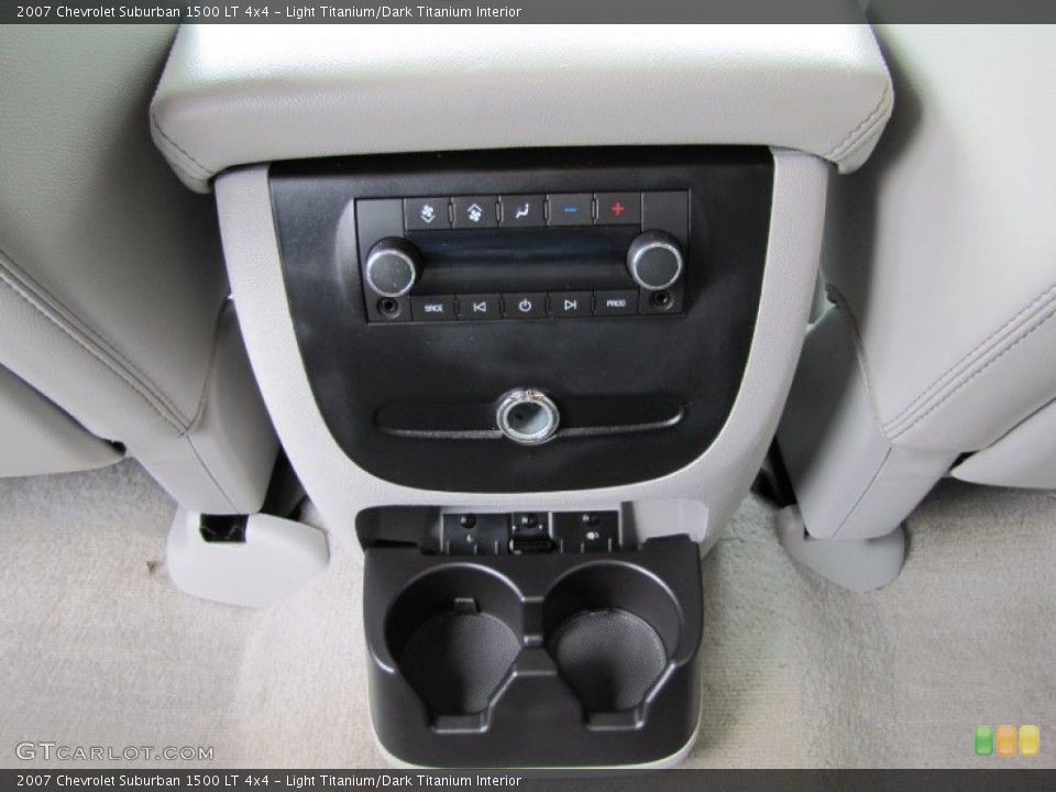 Light Titanium/Dark Titanium Interior Controls for the 2007 Chevrolet Suburban 1500 LT 4x4 #54518681